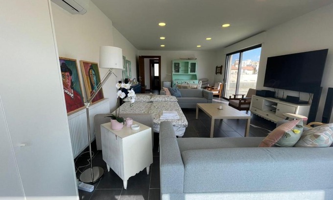 Suwailih Apartment | Colourful & spacious flat for 2 in West Amman!