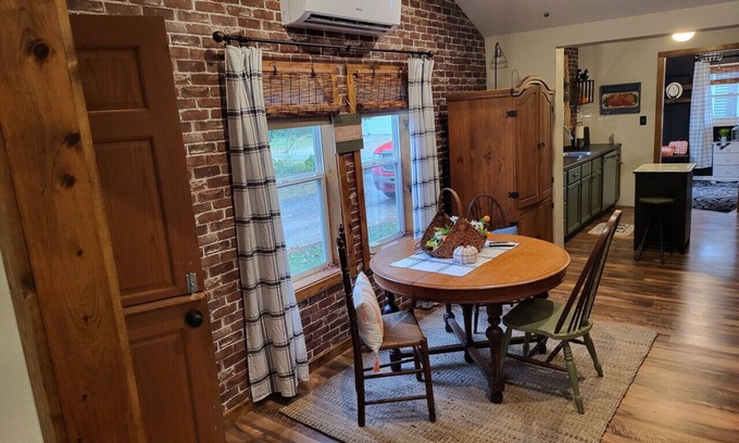 Mattoon House | Come and experience a Slice of Paradise in Mattoon, Illinois