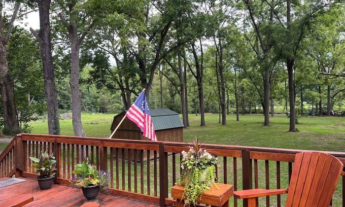 Covington Cabin | Come enjoy our peaceful and relaxing river house located on the Jackson River.
