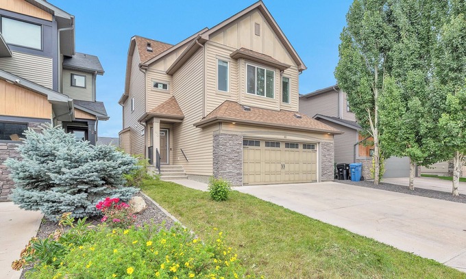Southeast Calgary House | Come stay at a quiet room in a safe area in the south of Calgary. Must love dogs