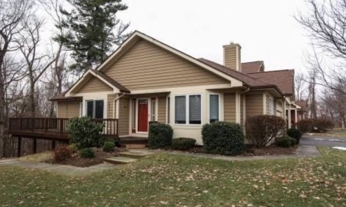 Webster Crossing Condo | Come to Webster, NY for the ECLIPSE! Cozy 2-bedroom condo in welcoming Webster