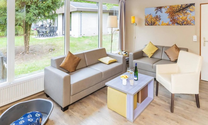 Kell am See House | Comfort 6-person dog bungalow in the holiday park Landal Hochwald