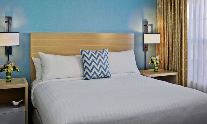 Sharonville House | Comfort and Convenience! Free Breakfast & Parking, Near Cincinnati Zoo!