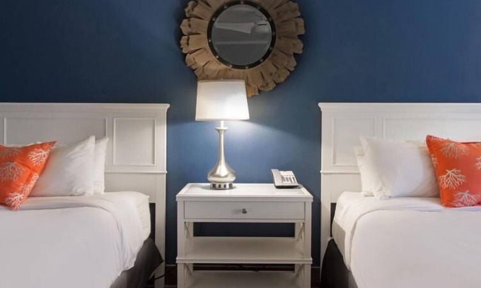 Marathon Resort | Comfort and Convenience! 4 Relaxing Units, Onsite Tennis Courts, Free Parking
