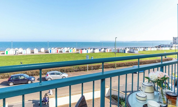 Paignton Apartment | Comfort and luxury in a sea front location with panoramic sea views.