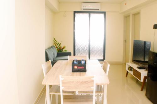 Cikarang Apartment | Comfort and Well Design 2BR with Working Room at Meikarta Apartment By Travelio