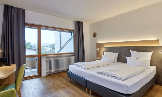 Wintrich House | Comfort double room with balcony - Moselhotel Weinhaus Simon