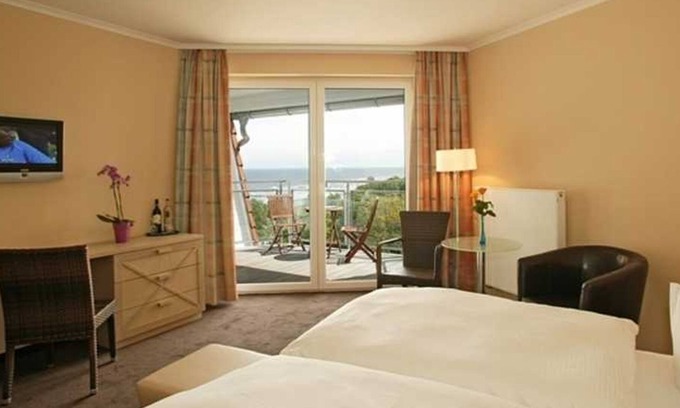 Koelpinsee House | Comfort Double Room with Balcony and Sea View - Strandhotel Seerose Kölpinsee