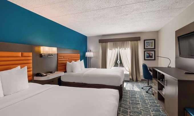 Seven Corners Hotel | Comfort Inn Falls Church - Tysons Corner
