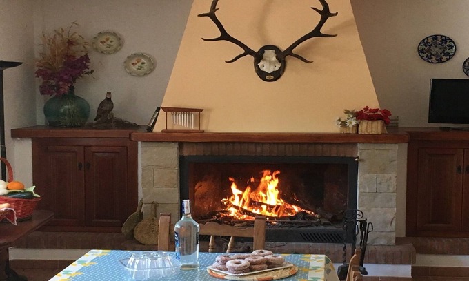 Cullar Vega Cottage | Comfort, rustic, landscapes, fireplace, barbecue, swimming pool, 10 minutes from the city