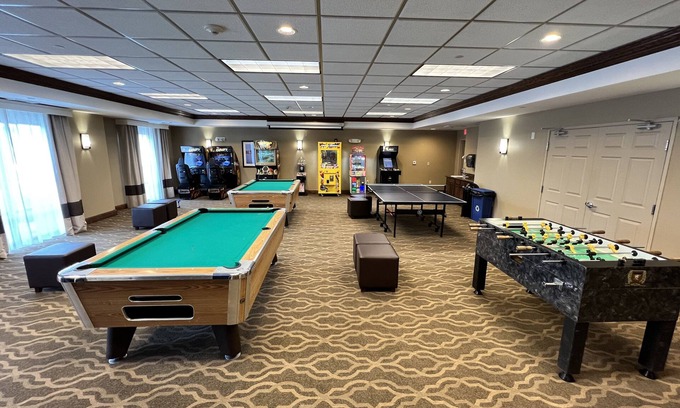 Oshkosh Hotel | Comfort Suites Oshkosh