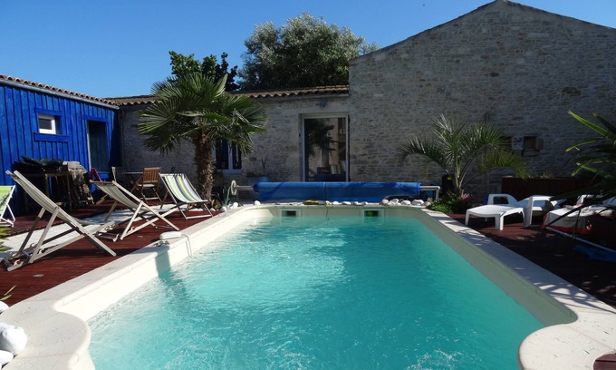 Saint-Georges-d'Oleron Apartment | Comfortable apartment with terrace and swimming pool in a condominium