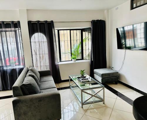 Guayaquil House | Comfortable 3-Bedroom Apartment, close to the American Consulate