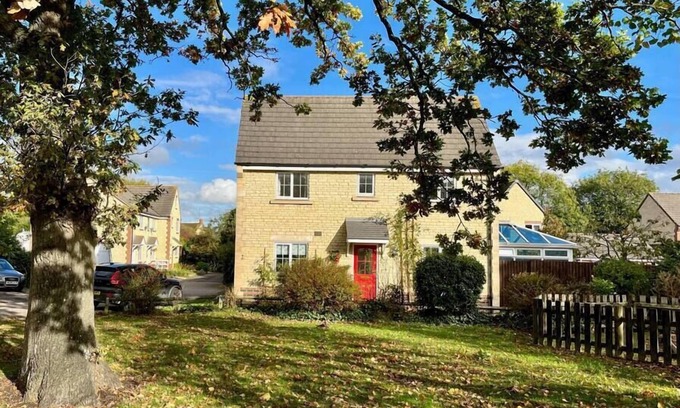 Bicester House | Comfortable 3 bedroomed house in Bicester