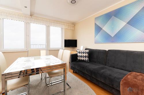 Karlikowo Apartment | Comfortable 3city Apartment with Balcony by Noclegi Renters