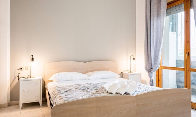 Luni Mare Apartment | Comfortable and modern apartment of about 50 square meters with two balconies, able to accommodate up to 4 people, is located on the 1st floor of a building without a lift. The flat is situated in Luni Mare, in an area full of services, convenient for re