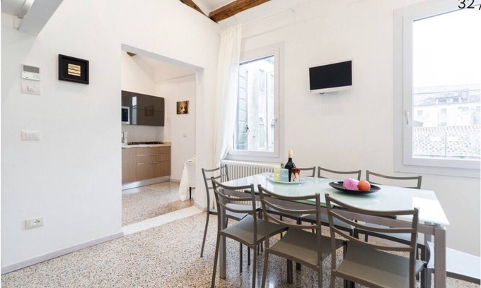 San Polo House | Comfortable and quiet designer house in the top area