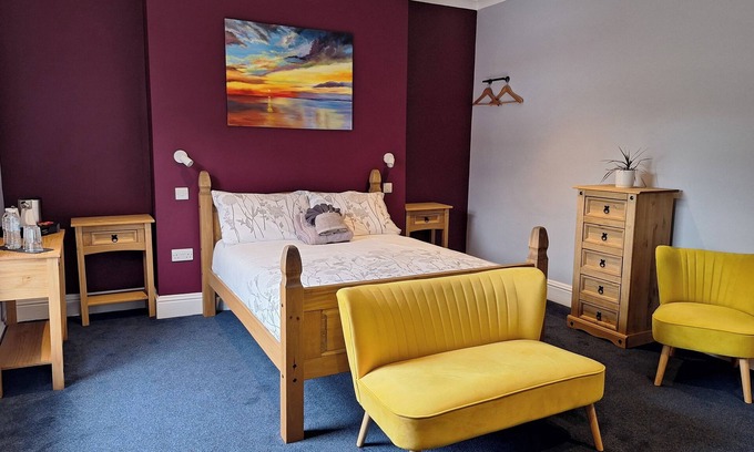 Cranleigh House | Comfortable and Spacious - Guest Room 7