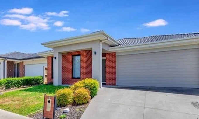 Beveridge House | Comfortable and tranquil space for holiday stay-over. 30 Min - Melb Airport!