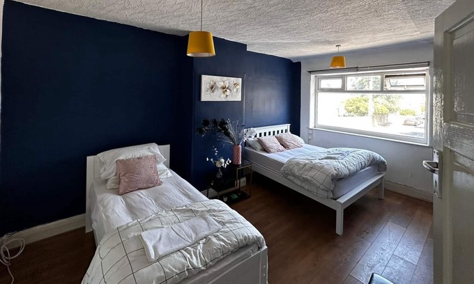 Cheadle Apartment | Comfortable apartment for 4 guests