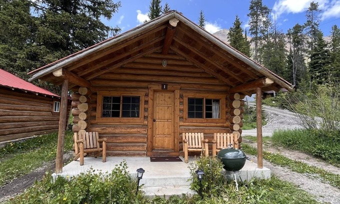 Cooke City-Silver Gate Cabin | Comfortable Cabin next to Yellowstone National Park