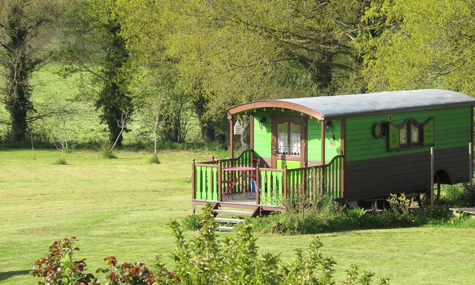 Talensac Cottage | Comfortable caravan at Ferme de Trénube between Rennes and Brocéliande