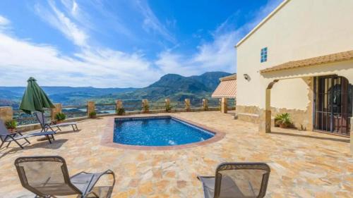 El Gastor Ski Chalet | Comfortable Chalet in El Gastor with Private Pool