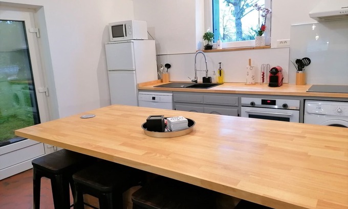 Donzenac House | Comfortable country house (linen/internet/air conditioning) 5 minutes from the A20 motorway