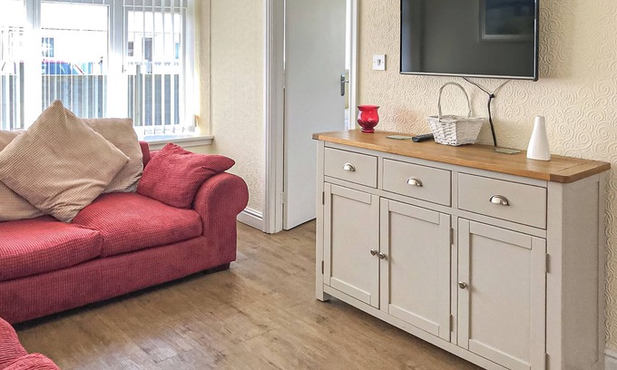 Chapel Saint Leonards Cottage | Comfortable bungalow with one double and one twin.