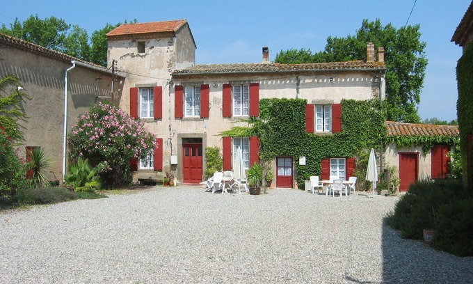 Douzens House | Comfortable gite with pool in ancient wine domaine