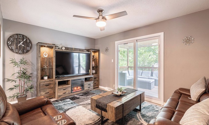 Overland Park House | Comfortable home*central location*charming duplex
