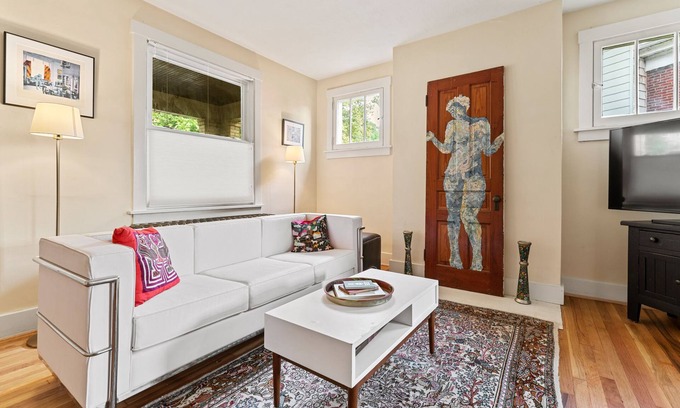 East Liberty House | Comfortable home with an artful flair close to PNC, museums and restaurants.