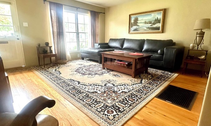 Ventura Apartment | Comfortable Midtown One Bedroom apartment,