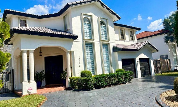 Tamiami House | Comfortable New Home Miami