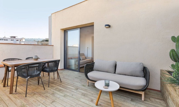 Sant Antoni Apartment | Comfortable penthouse in Plaza España