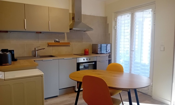 Vaison-la-Romaine Apartment | Comfortable studio with swimming pool in Vaison-la-Romaine - close to all amenities