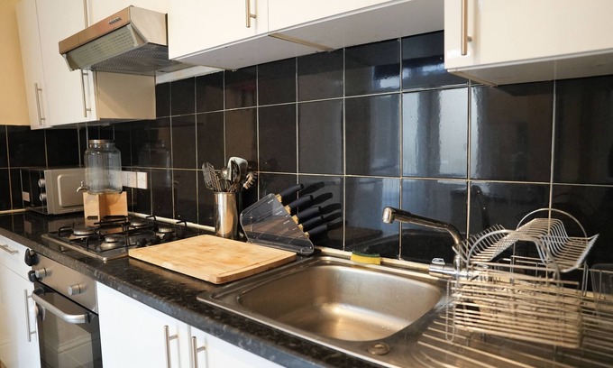 St. Leonard's House | Comfortable Spacious House With Serine Garden & Parking