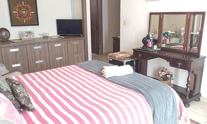 Cambui House | Comfortable suite, private bathroom, Wi-Fi, in Nova Campinas