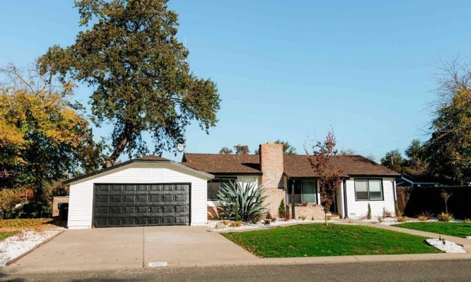 Carmichael House | Comfy 1 Bedroom House in Quiet Neighbrhd