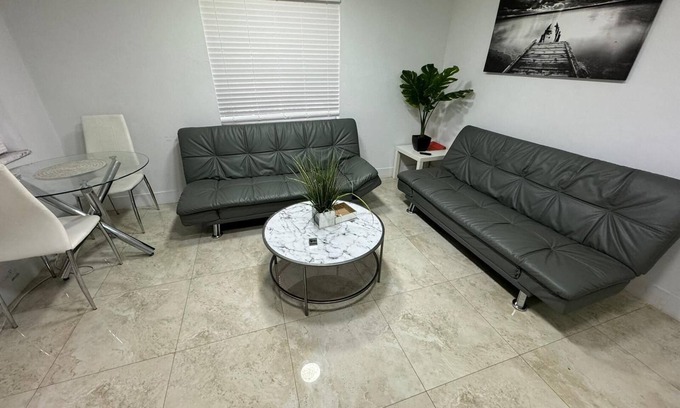 Poinsettia Heights Apartment | ❤ Comfy 2BR Apt | Near Fort Lauderdale Beach & Las Olas