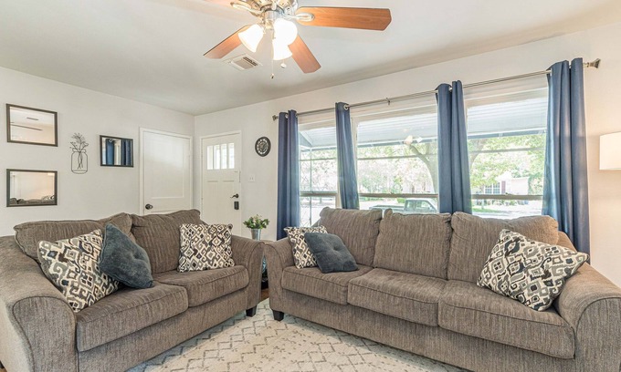 Schertz House | Comfy 4BR - The "Aero" in Schertz