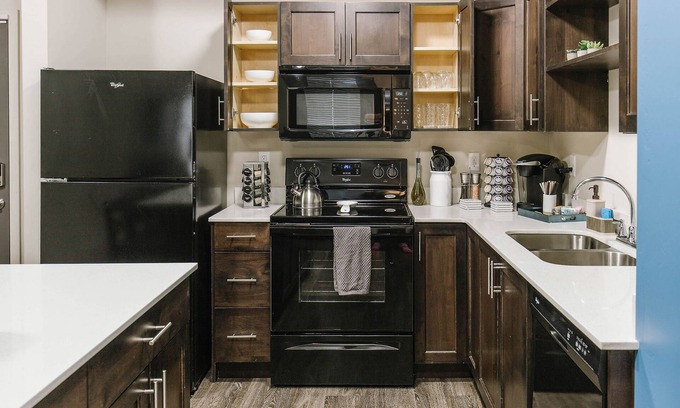 Hillcrest Apartment | ⭐ Comfy Apartment Near BYU | UVU ⭐ King beds ⭐ 4K HD TVs ⭐Fast WI-Fi