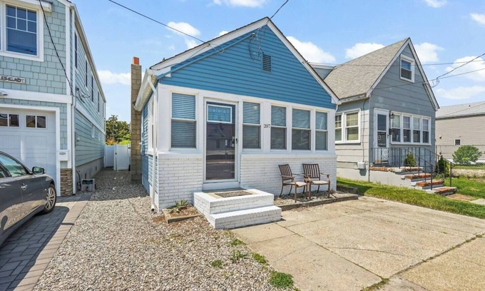Point Pleasant Beach House | Comfy & Cozy - 3BR House - 1 Block to the Boardwalk
