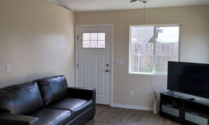 Santa Maria House | Comfy, independent 1 bedroom guest suite in Orcutt