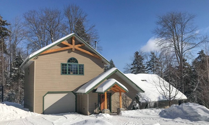 Waitsfield Apartment | Comfy lodge style apartment w/ a loft, free WiFi, and full sized kitchen!