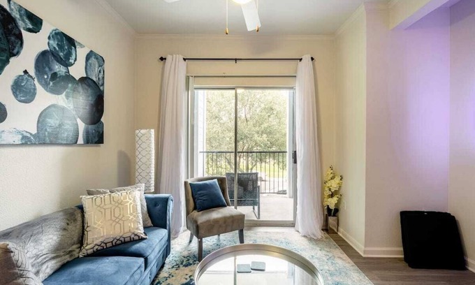 East Riverside - Oltorf Apartment | COMFY(Private Unit)5-miles away from Airport 2BR/1BA right near the Heart of ATX