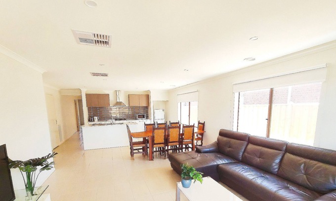 Werribee House | Comfy Quiet 5BR House,6 mins to TownCentre,Close to Werribee Zoo&VIC Rose Garden