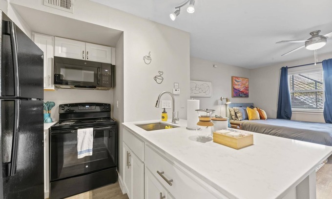 Allandale Apartment | Comfy Studio Close to Downtown and Domain
