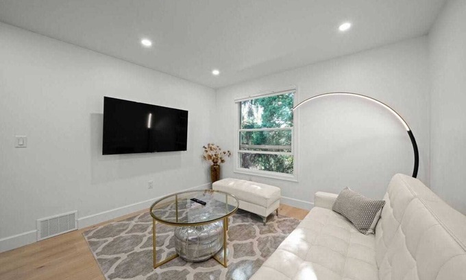 Strathcona House | Commercial Drive Private Upper
