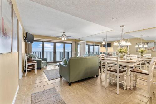 Lower Grand Lagoon Apartment | Commodore 1205 with 2 beachfront masters